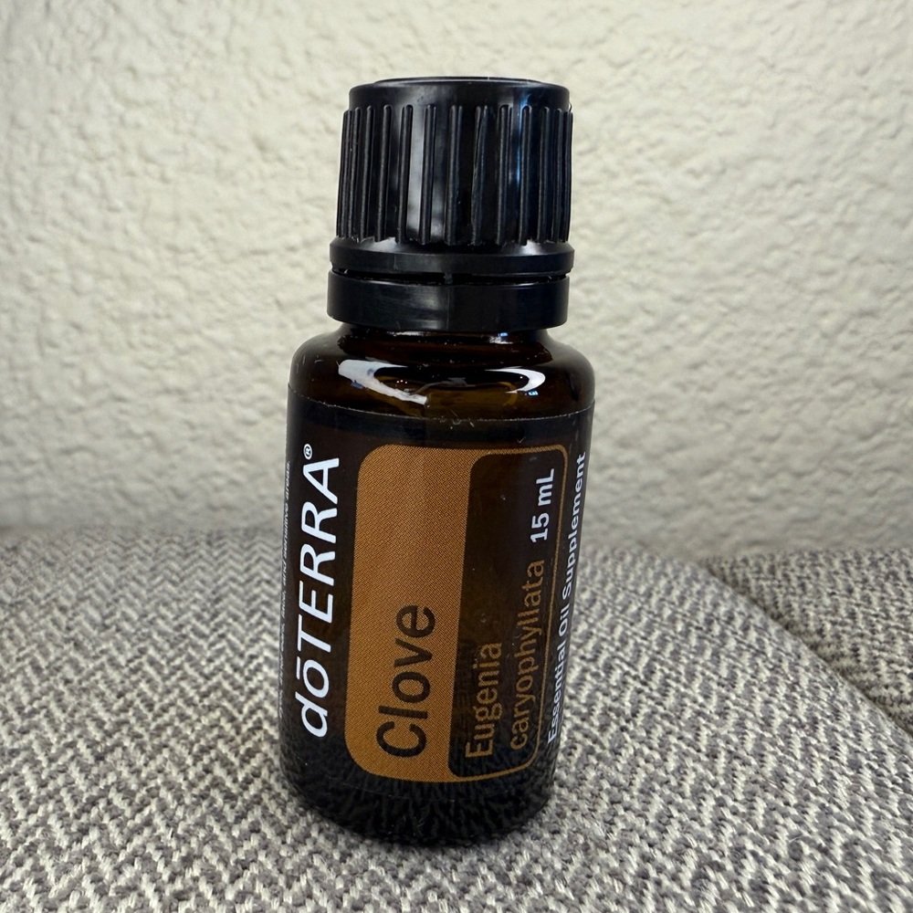 Clove Essential Oil — doTERRA, 15ml - Picture 2 of 13